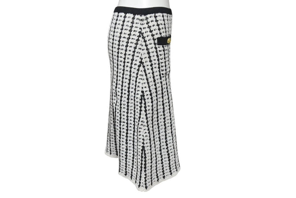 Very Good Condition CHANEL BOUTIQUE Chanel Boutique Tweed Knit Skirt Black White Bottoms Coco Button Coco Mark Logo Used 4b004015
