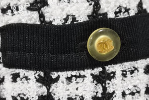 Very Good Condition CHANEL BOUTIQUE Chanel Boutique Tweed Knit Skirt Black White Bottoms Coco Button Coco Mark Logo Used 4b004015