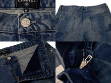 Load image into Gallery viewer, 新品未使用 CHANEL シャネル ココマーク ジップ テーパード デニムパンツ ロゴ ブルー コットン ボトムス P55911V42309 サイズ48 中古 4b004036