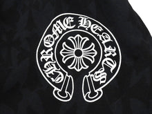 画像をギャラリービューアに読み込む, 新品未使用 CHROME HEARTS クロムハーツ SWEAT PANTS HLF セメタリークロス スウェットショーツ サイズL ホースシュー 総柄 中古 4b004044