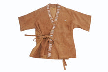 Load image into Gallery viewer, 極美品 HUMAN MADE ヒューマンメード 24SS HM Samue サムエ はっぴ ブラウン 柿渋染め 和服 HM27SH030 ロゴ サイズM 中古 4b004049