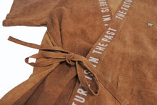 Load image into Gallery viewer, 極美品 HUMAN MADE ヒューマンメード 24SS HM Samue サムエ はっぴ ブラウン 柿渋染め 和服 HM27SH030 ロゴ サイズM 中古 4b004049