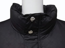 画像をギャラリービューアに読み込む, 新品未使用 CHROME HEARTS クロムハーツ STIFF V2 FBRC ダウンジャケット サイズL CHプラス シルバー925 ブラック 総柄 中古 4b004050