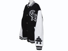 Load image into Gallery viewer, 新品未使用 CHROME HEARTS クロムハーツ ヴァーシティジャケット スタジャン サイズXXL セメタリークロスパッチ ホースシュー 中古 4b004051