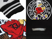 Load image into Gallery viewer, 新品未使用 CHROME HEARTS クロムハーツ ヴァーシティジャケット スタジャン サイズXXL セメタリークロスパッチ ホースシュー 中古 4b004051