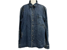 画像をギャラリービューアに読み込む, CHROMEHEARTS クロムハーツ LOOSEENDS LS ルーズエンド デニムクロスパッチクロスボールボタンデニム長袖シャツ サイズXL 美品 中古 4b004059