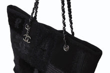 Load image into Gallery viewer, 極美品 CHANEL シャネル パッチワーク チェーントートバッグ 25番台 ココマーク キャンバス デニム ツイード パテント レザー 中古 4b004068