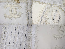 Load image into Gallery viewer, CHANEL シャネル パッチワーク チェーントートバッグ 25番台 ココマーク キャンバス ツイード パテント レザー ホワイト 美品 中古 4b004069