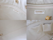 Load image into Gallery viewer, CHANEL シャネル パッチワーク チェーントートバッグ 25番台 ココマーク キャンバス ツイード パテント レザー ホワイト 美品 中古 4b004069