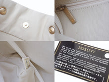Load image into Gallery viewer, CHANEL シャネル パッチワーク チェーントートバッグ 25番台 ココマーク キャンバス ツイード パテント レザー ホワイト 美品 中古 4b004069