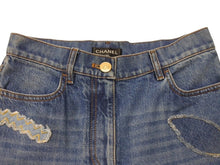 Load image into Gallery viewer, CHANEL シャネル デニムパンツ ジーンズ P61828V47197 サイズ36 パッチデザイン インディゴブルー ココマーク 美品 中古 4b004096
