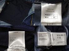 Load image into Gallery viewer, CHANEL シャネル デニムパンツ ジーンズ P61828V47197 サイズ36 パッチデザイン インディゴブルー ココマーク 美品 中古 4b004096