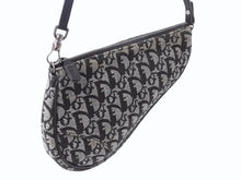画像をギャラリービューアに読み込む, ChristianDior クリスチャンディオール トロッター サドルポーチ ロゴ ハンドバッグ 総柄 ブラック シルバー金具 MC1002 美品 中古 4b004102