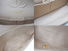 Load image into Gallery viewer, CHANEL シャネル マトラッセ23 Wフラップ Wチェーンショルダーバッグ 2番台 ラムスキン ココマーク ベージュ ゴールド金具 美品 中古 4b004104