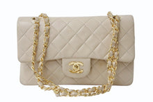 Load image into Gallery viewer, CHANEL シャネル マトラッセ23 Wフラップ Wチェーンショルダーバッグ 2番台 ラムスキン ココマーク ベージュ ゴールド金具 美品 中古 4b004104