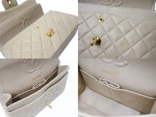 Load image into Gallery viewer, CHANEL シャネル マトラッセ23 Wフラップ Wチェーンショルダーバッグ 2番台 ラムスキン ココマーク ベージュ ゴールド金具 美品 中古 4b004104