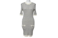 Load image into Gallery viewer, 極美品 CHANEL シャネル 23SS ニットワンピース P74153K10655 サイズ36 ココマーク ボーダー アイボリー ネイビー 背中開き 中古 4b004130