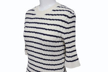 Load image into Gallery viewer, 極美品 CHANEL シャネル 23SS ニットワンピース P74153K10655 サイズ36 ココマーク ボーダー アイボリー ネイビー 背中開き 中古 4b004130
