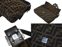 画像をギャラリービューアに読み込む, 極美品 FENDI フェンディ マンマバケット ワンショルダーバッグ ズッカ柄 キャンバス レザー ブラウン シルバー金具 中古 4b004168