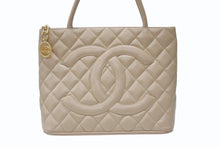 Load image into Gallery viewer, CHANEL シャネル 復刻トート トートバッグ A01804 7番台 ココマーク キャビアスキン ベージュ ゴールド金具 美品 中古 4b004174