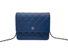 Load image into Gallery viewer, 極美品 CHANEL シャネル チェーンウォレット 17 ショルダーバッグ ココマーク 24番台 ブルー シルバー金具 中古 4b004175