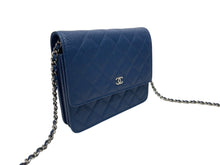 Load image into Gallery viewer, 極美品 CHANEL シャネル チェーンウォレット 17 ショルダーバッグ ココマーク 24番台 ブルー シルバー金具 中古 4b004175