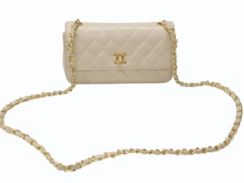 CHANEL ショルダーバッグ　ベージュ CHANEL ベージュ マトラッセ ショルダーバッグ