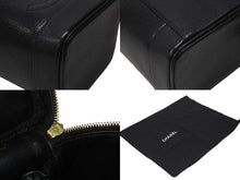 Load image into Gallery viewer, 極美品 CHANEL シャネル バニティ ハンドバッグ ブラック キャビアスキン 3番台 ココマーク ロゴ 小物入れ ゴールド金具 中古 4b004192