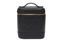 Load image into Gallery viewer, 極美品 CHANEL シャネル バニティ ハンドバッグ ブラック キャビアスキン 3番台 ココマーク ロゴ 小物入れ ゴールド金具 中古 4b004192