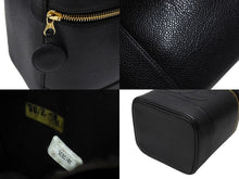 Load image into Gallery viewer, 極美品 CHANEL シャネル バニティ ハンドバッグ ブラック キャビアスキン 3番台 ココマーク ロゴ 小物入れ ゴールド金具 中古 4b004192