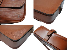 Load image into Gallery viewer, LOUIS VUITTON ルイヴィトン カルトシエールMM ショルダーバッグ M52243 エピレザー ブラウン ゴールド金具 美品 中古 4b004229