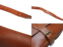 Load image into Gallery viewer, LOUIS VUITTON ルイヴィトン カルトシエールMM ショルダーバッグ M52243 エピレザー ブラウン ゴールド金具 美品 中古 4b004229