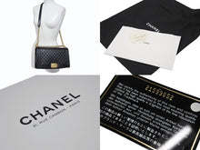 Load image into Gallery viewer, CHANEL シャネル ボーイシャネル 28 ラージ チェーン ショルダーバッグ 21番台 ラムスキン ブラック ゴールド金具 ココマーク 美品 中古 4b004232