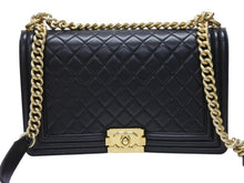 Load image into Gallery viewer, CHANEL シャネル ボーイシャネル 28 ラージ チェーン ショルダーバッグ 21番台 ラムスキン ブラック ゴールド金具 ココマーク 美品 中古 4b004232