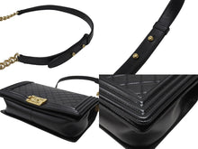 Load image into Gallery viewer, CHANEL シャネル ボーイシャネル 28 ラージ チェーン ショルダーバッグ 21番台 ラムスキン ブラック ゴールド金具 ココマーク 美品 中古 4b004232