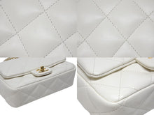 Load image into Gallery viewer, CHANEL シャネル トップハンドル ミニフラップ チェーンショルダーバッグ シャイニーカーフスキン ホワイト ゴールド金具 美品 中古 4b004238