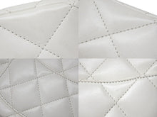 Load image into Gallery viewer, CHANEL シャネル トップハンドル ミニフラップ チェーンショルダーバッグ シャイニーカーフスキン ホワイト ゴールド金具 美品 中古 4b004238