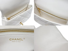 Load image into Gallery viewer, CHANEL シャネル トップハンドル ミニフラップ チェーンショルダーバッグ シャイニーカーフスキン ホワイト ゴールド金具 美品 中古 4b004238