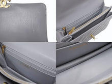 Load image into Gallery viewer, CHANEL シャネル マトラッセ チェーンショルダーバッグ ハンドバッグ IC ラムスキン グレー ゴールド金具 美品 中古 4b004239