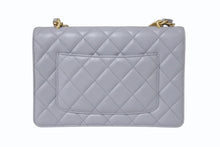 Load image into Gallery viewer, CHANEL シャネル マトラッセ チェーンショルダーバッグ ハンドバッグ IC ラムスキン グレー ゴールド金具 美品 中古 4b004239