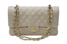 Load image into Gallery viewer, 極美品 CHANEL シャネル マトラッセ25 Wフラップ Wチェーンショルダーバッグ 13番台 キャビアスキン A1112 ベージュ ゴールド金具 中古 4b004244