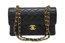 Load image into Gallery viewer, 極美品 CHANEL シャネル マトラッセ23 Wフラップ Wチェーン ショルダーバッグ 6番台 キャビアスキン ココマーク ブラック ゴールド金具 中古 4b004245