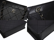Load image into Gallery viewer, 極美品 CHANEL シャネル マトラッセライン チェーンショルダーバッグ キャビアスキン ブラック シルバー金具 中古 4b004247