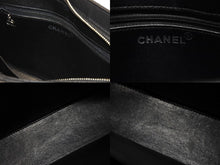 Load image into Gallery viewer, 極美品 CHANEL シャネル マトラッセライン チェーンショルダーバッグ キャビアスキン ブラック シルバー金具 中古 4b004247