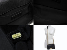 Load image into Gallery viewer, 極美品 CHANEL シャネル ボーイシャネル シェブロン Vステッチ チェーン ショルダーバッグ 28番台 キャビアスキン ココマーク ブラック ゴールド金具 中古 4b004256