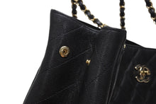 Load image into Gallery viewer, CHANEL シャネル ココマーク マトラッセライン チェーントートバッグ ラージ A91046 23番台 キャビアスキン ブラック ゴールド金具 美品 中古 4b004258