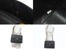 Load image into Gallery viewer, 極美品 CHANEL シャネル マトラッセ30 シングルフラップ チェーン ショルダーバッグ キャビアスキン 7番台 ブラック ゴールド金具 中古 4b004260