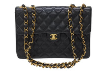 Load image into Gallery viewer, 極美品 CHANEL シャネル マトラッセ30 シングルフラップ チェーン ショルダーバッグ キャビアスキン 7番台 ブラック ゴールド金具 中古 4b004260