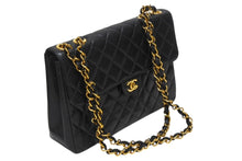Load image into Gallery viewer, 極美品 CHANEL シャネル マトラッセ30 シングルフラップ チェーン ショルダーバッグ キャビアスキン 7番台 ブラック ゴールド金具 中古 4b004260