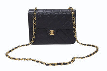 Load image into Gallery viewer, CHANEL シャネル ミニマトラッセ20 ショルダーバッグ 1番台 A01163 ブラック ラムスキン ゴールド金具 美品 中古4b004262